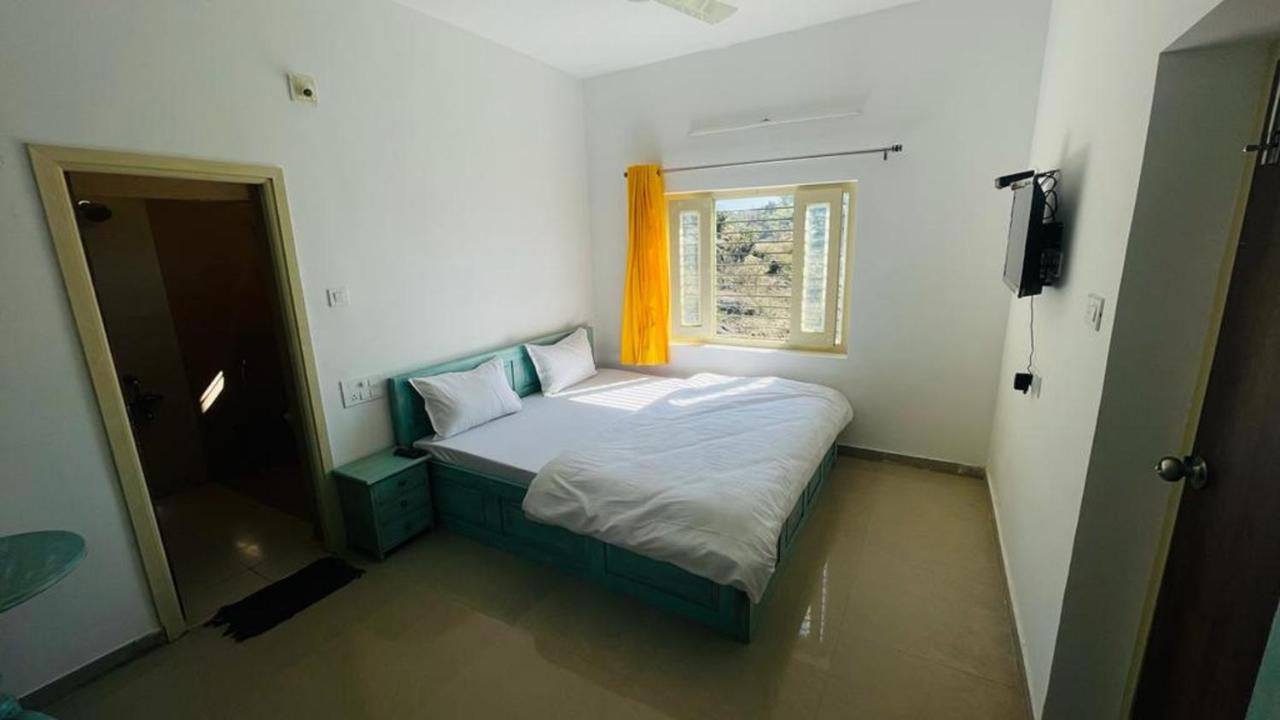 Bed and Breakfast SHIKHAR BUNGLOW - A Stunning Valley View Bungalow in Mount Abu Exterior foto